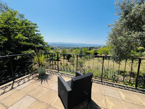 Saint-Saturnin-lès-Apt (84490) Idéalement située proche centre village avec vue imprenable !