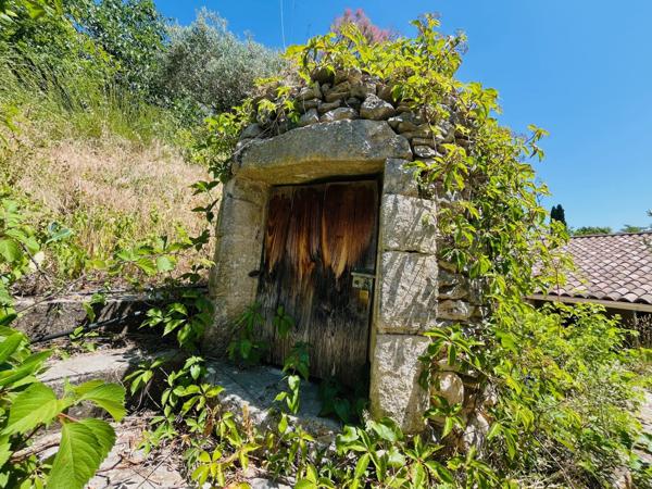 Saint-Saturnin-lès-Apt (84490) Idéalement située proche centre village avec vue imprenable !