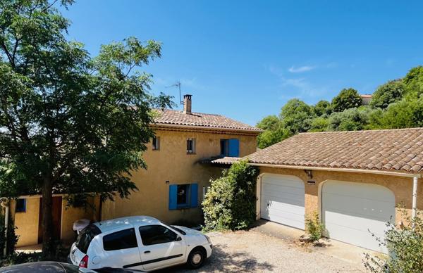 Saint-Saturnin-lès-Apt (84490) Idéalement située proche centre village avec vue imprenable !