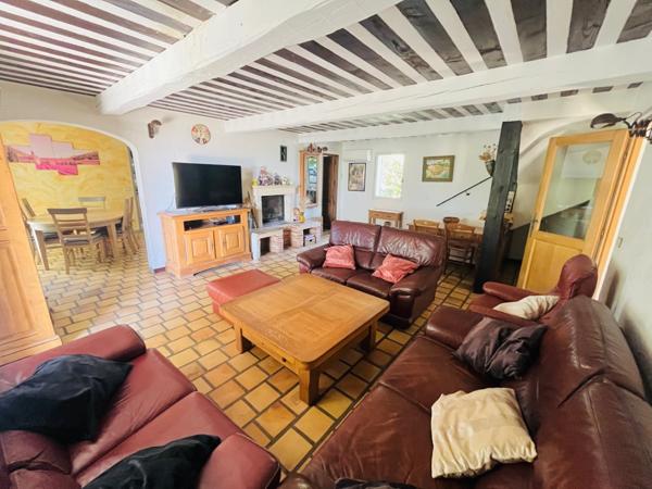 Saint-Saturnin-lès-Apt (84490) Idéalement située proche centre village avec vue imprenable !