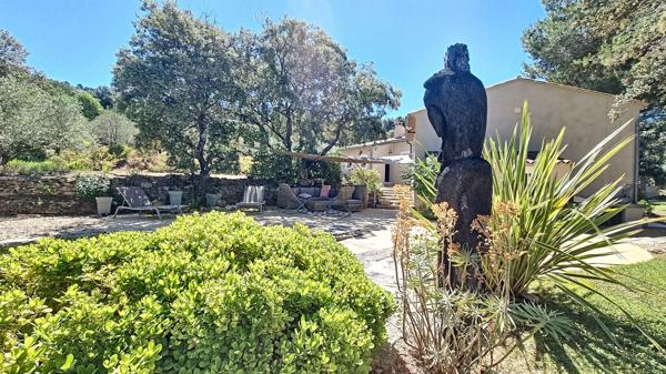 Cheval-Blanc (84460) PROPRIETE A CHEVAL-BLANC: ELEGANCE, CONFORT ET CADRE ENCHANTEUR AU PIED DU LUBERON