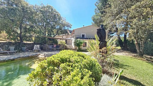 Cheval-Blanc (84460) PROPRIETE A CHEVAL-BLANC: ELEGANCE, CONFORT ET CADRE ENCHANTEUR AU PIED DU LUBERON