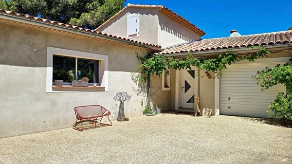 Cheval-Blanc (84460) PROPRIETE A CHEVAL-BLANC: ELEGANCE, CONFORT ET CADRE ENCHANTEUR AU PIED DU LUBERON