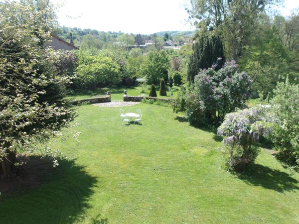 Charlieu (42190) Maison bourgeoise avec dépendance et maison de gardien sur 2 hectares libres