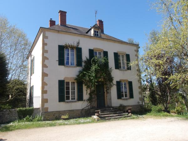 Charlieu (42190) Maison bourgeoise avec dépendance et maison de gardien sur 2 hectares libres