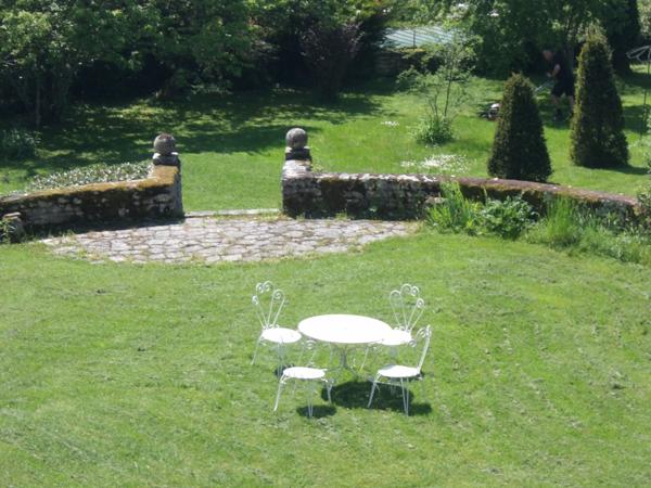 Charlieu (42190) Maison bourgeoise avec dépendance et maison de gardien sur 2 hectares libres