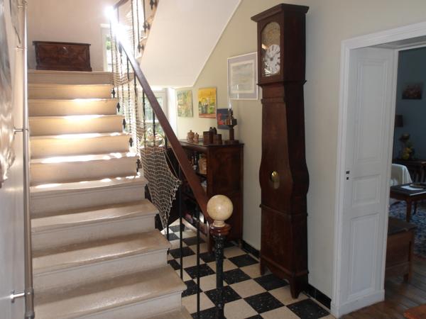 Charlieu (42190) Maison bourgeoise avec dépendance et maison de gardien sur 2 hectares libres