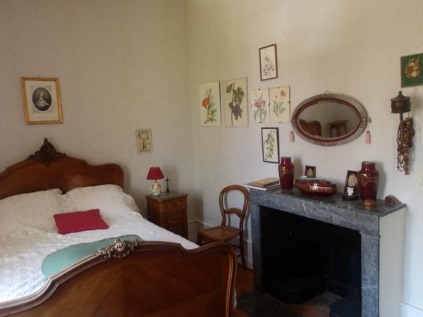 Charlieu (42190) Maison bourgeoise avec dépendance et maison de gardien sur 2 hectares libres