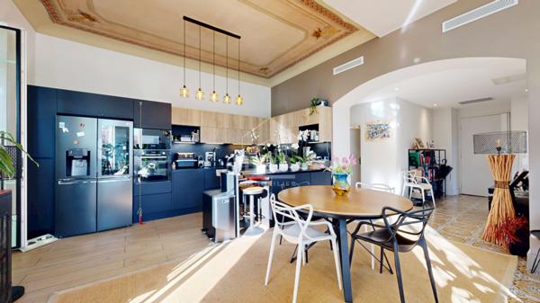 NICE - FLEURS / GAMBETTA : VASTE 4/5 PIÈCES DE 123 M² AVEC UNE GRANDE TERRASSE DE 45 M² À CIEL OUVERT