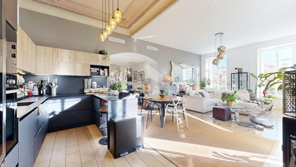 NICE - FLEURS / GAMBETTA : VASTE 4/5 PIÈCES DE 123 M² AVEC UNE GRANDE TERRASSE DE 45 M² À CIEL OUVERT