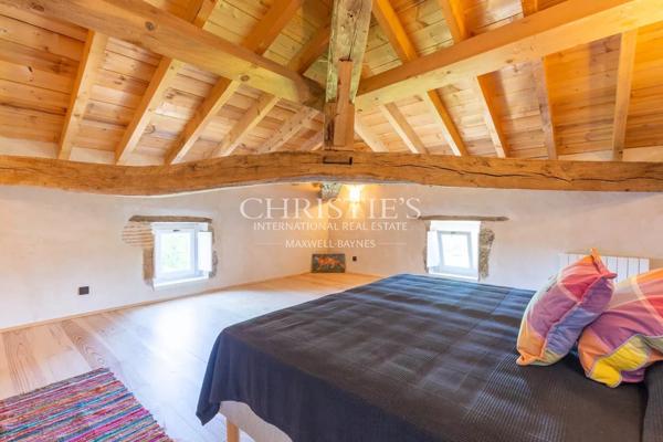 Manoir fortifie s’étendant sur 35 hectares, principalement boisés