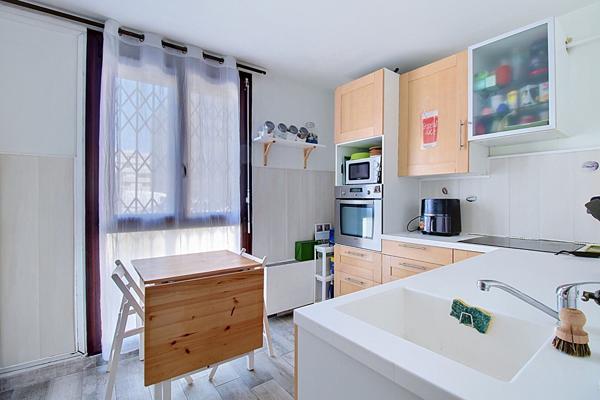 Vitrolles T3 68 m2 + balcon + cave au centre ville