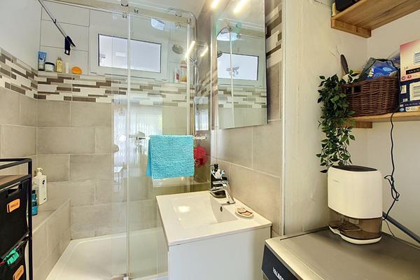 Vitrolles T3 68 m2 + balcon + cave au centre ville