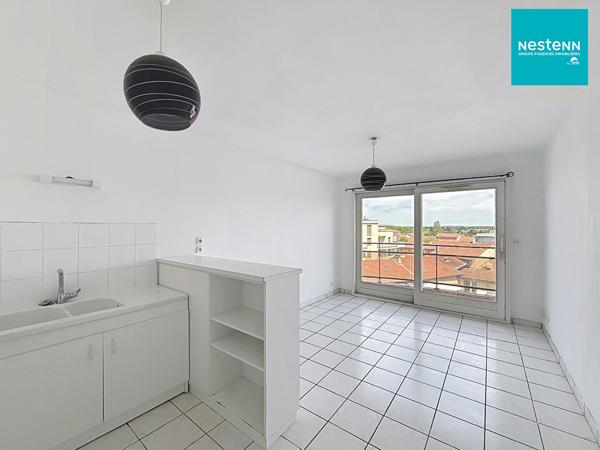Montrond Les Bains - T2- 50 m² - Balcon 7 m² + cave en plein centre ville !