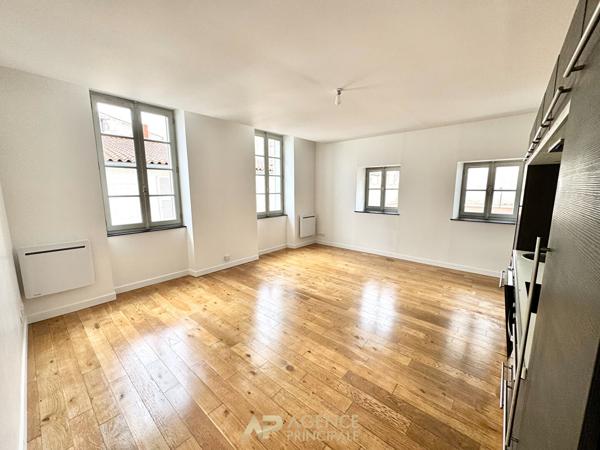 Appartement - T3 - 69m2 - Terrasse de 40m2 - La Rochelle Centre ville 393 750 € **  - Référence  JH719D4