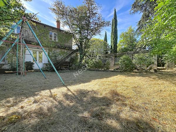 Ardèche, Privas : Maison de 231 m² avec appartement indépendant, jardin intimiste