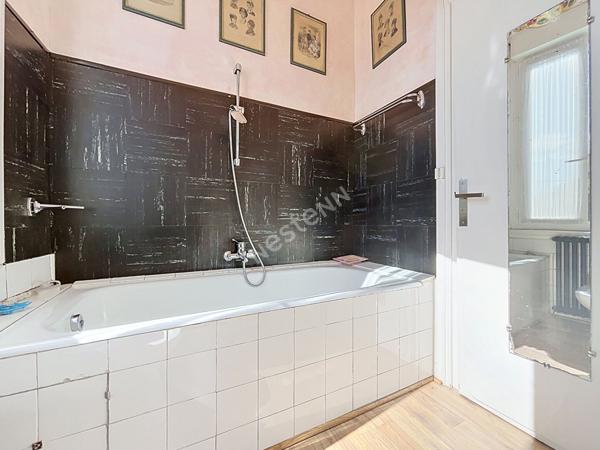 Ardèche, Privas : Maison de 231 m² avec appartement indépendant, jardin intimiste