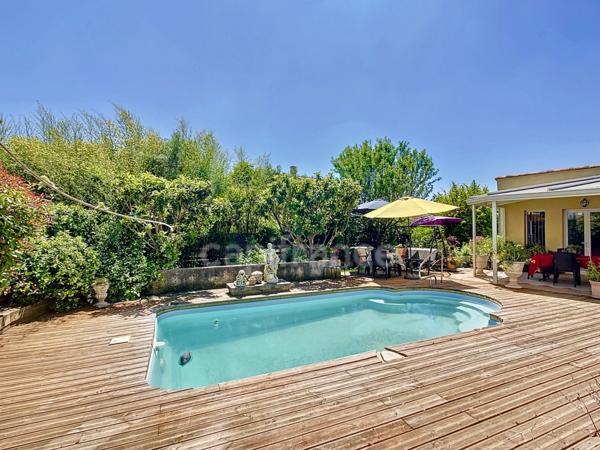 BOLLENE (84), à vendre Villa de Plain Pied 6 pièces - 4 grandes chambres - Terrain clos arboré de 1236 m²