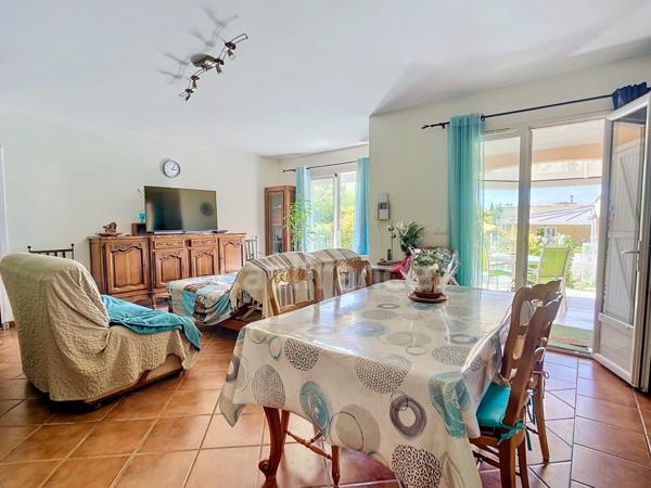 BOLLENE (84), à vendre Villa de Plain Pied 6 pièces - 4 grandes chambres - Terrain clos arboré de 1236 m²