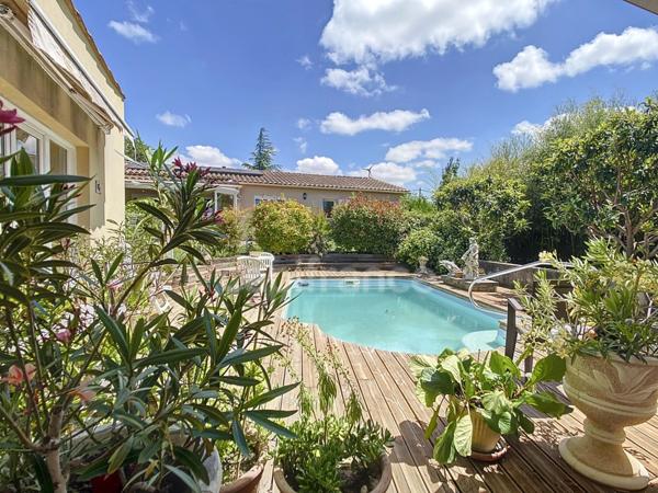 BOLLENE (84), à vendre Villa de Plain Pied 6 pièces - 4 grandes chambres - Terrain clos arboré de 1236 m²