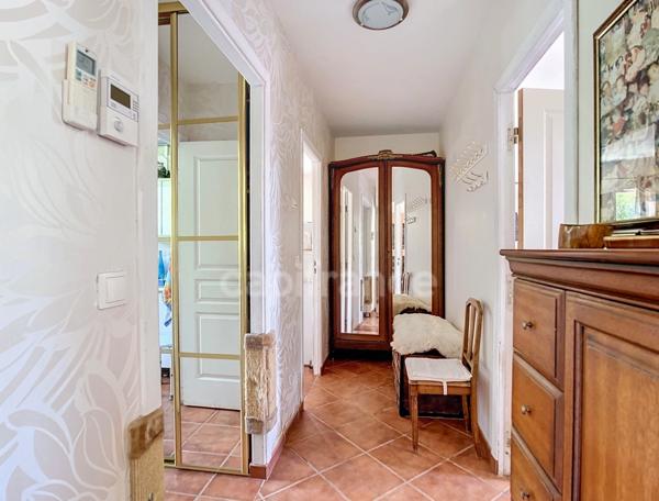 BOLLENE (84), à vendre Villa de Plain Pied 6 pièces - 4 grandes chambres - Terrain clos arboré de 1236 m²
