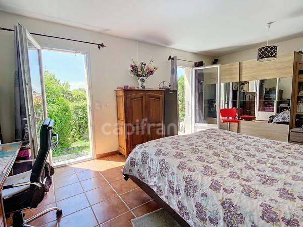 BOLLENE (84), à vendre Villa de Plain Pied 6 pièces - 4 grandes chambres - Terrain clos arboré de 1236 m²