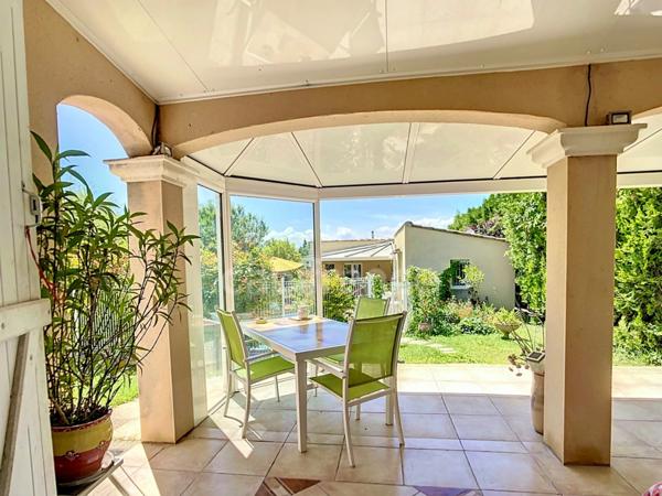 BOLLENE (84), à vendre Villa de Plain Pied 6 pièces - 4 grandes chambres - Terrain clos arboré de 1236 m²