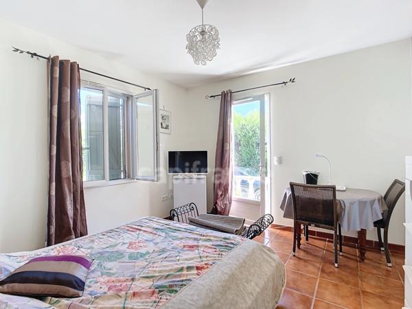 BOLLENE (84), à vendre Villa de Plain Pied 6 pièces - 4 grandes chambres - Terrain clos arboré de 1236 m²
