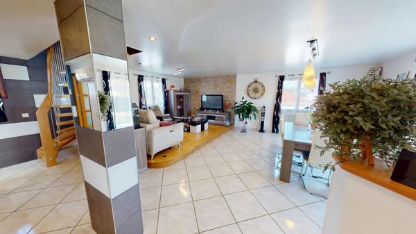 Maison 5 pièces, sur sous-sol total, à vendre à Le Pont de Beauvoisin.