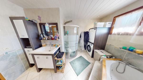 Maison 5 pièces, sur sous-sol total, à vendre à Le Pont de Beauvoisin.