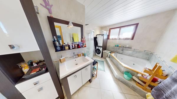 Maison 5 pièces, sur sous-sol total, à vendre à Le Pont de Beauvoisin.