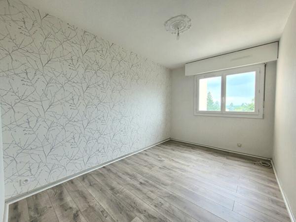 LOCATION - PAU : Appartement T3 de 63m² avec loggia fermée, parking et garage