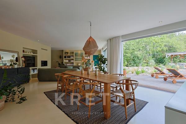 Magnifique villa d’architecte  au cœur de la pinède