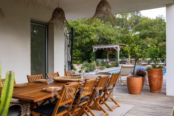 Magnifique villa d’architecte  au cœur de la pinède