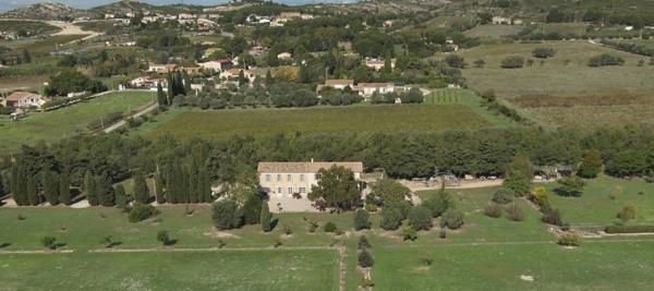 BASTIDE à vendre 10 pièces MARTIGUES (13) garage terrain 3,4 hectares proche mer