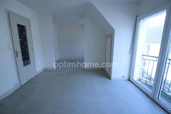 GIEN Centre, appartement de trois pièces avec garage et cave à rénover partiellement