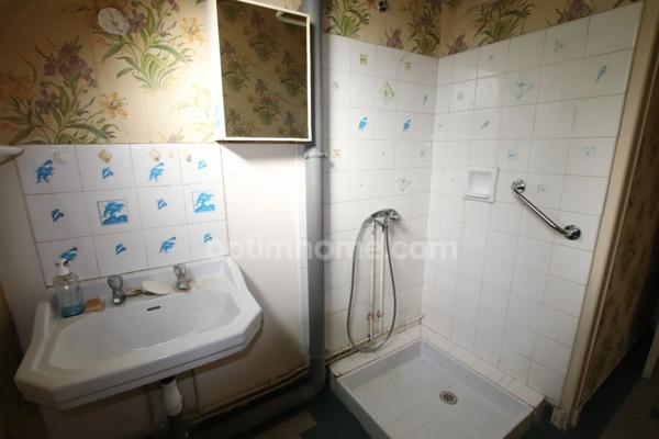 GIEN Centre, appartement de trois pièces avec garage et cave à rénover partiellement