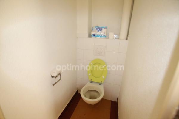 GIEN Centre, appartement de trois pièces avec garage et cave à rénover partiellement