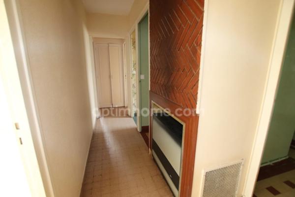 GIEN Centre, appartement de trois pièces avec garage et cave à rénover partiellement