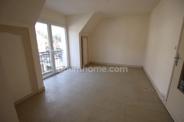 GIEN Centre, appartement de trois pièces avec garage et cave à rénover partiellement