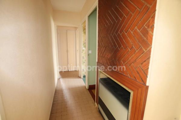 GIEN Centre, appartement de trois pièces avec garage et cave à rénover partiellement