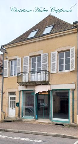 Entre Cluny et Charolles, maison de centre bourg de 180 m² à rénover, sur parcelle de terrain de 508 m²