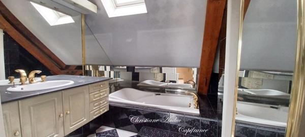 Entre Cluny et Charolles, maison de centre bourg de 180 m² à rénover, sur parcelle de terrain de 508 m²