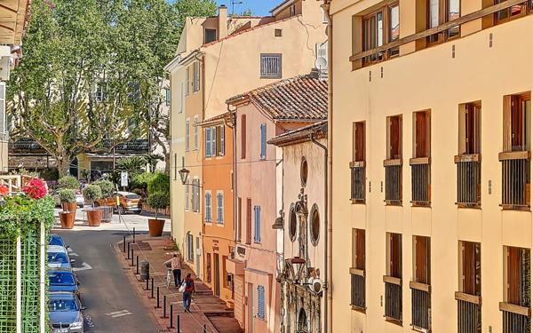 Appartement à vendre    2 pièces • 33,05 m2 Fréjus