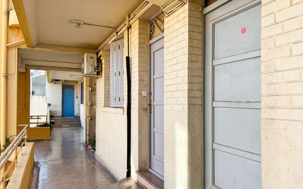 Appartement à vendre    2 pièces • 33,05 m2 Fréjus