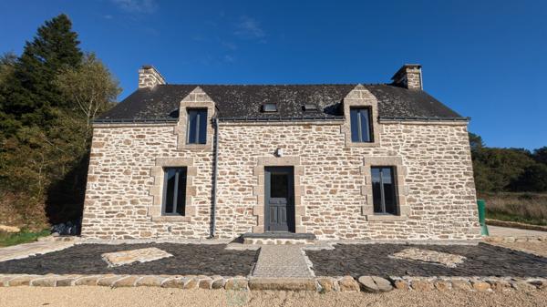 Longère avec 5 chambres près de Quistinic