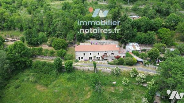 SPLENDIDE CORPS DE FERME ENTIÈREMENT RÉNOVÉ DE 250 M² – MARGERIDE, LOZÈRE (SECTEUR GRANDRIEU)