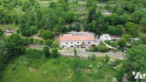 SPLENDIDE CORPS DE FERME ENTIÈREMENT RÉNOVÉ DE 250 M² – MARGERIDE, LOZÈRE (SECTEUR GRANDRIEU)