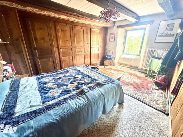 SPLENDIDE CORPS DE FERME ENTIÈREMENT RÉNOVÉ DE 250 M² – MARGERIDE, LOZÈRE (SECTEUR GRANDRIEU)