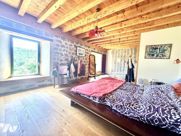 SPLENDIDE CORPS DE FERME ENTIÈREMENT RÉNOVÉ DE 250 M² – MARGERIDE, LOZÈRE (SECTEUR GRANDRIEU)